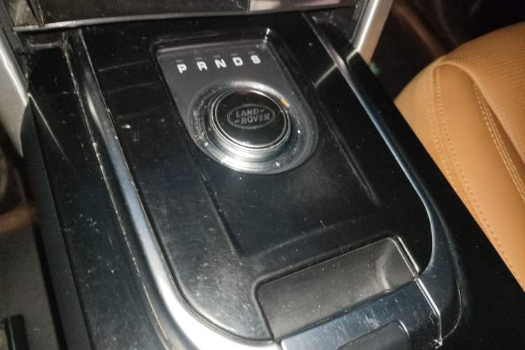 Used Land Rover Discovery Sport 2018 240 PS HSE LUXURY Edition Gear Lever