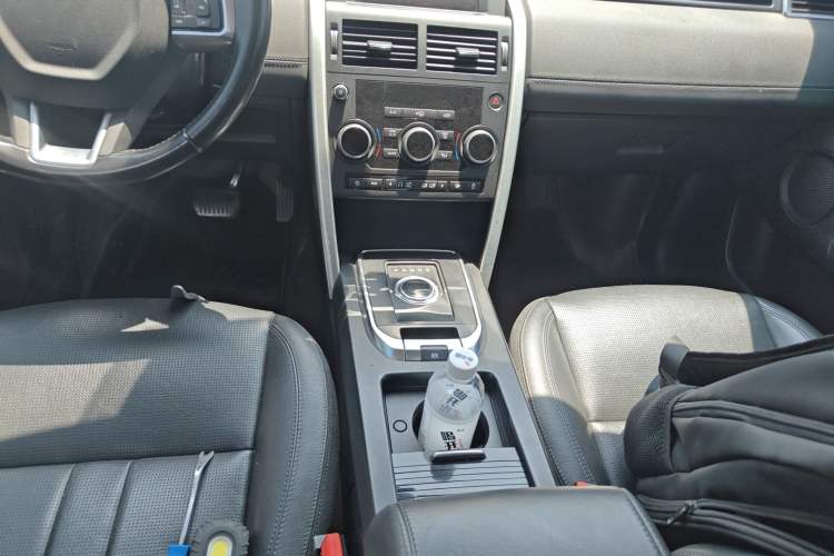 Used Land Rover Discovery Sport 2018 240 PS SE Version Gear Lever