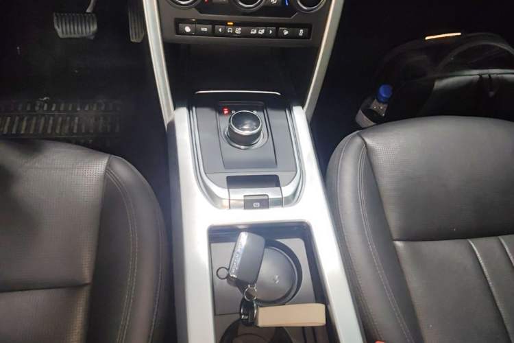 Used Land Rover Discovery Sport 2018 240 PS SE Version Gear Lever