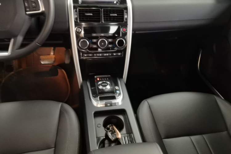 Used Land Rover Discovery Sport 2018 240 PS SE Version Gear Lever
