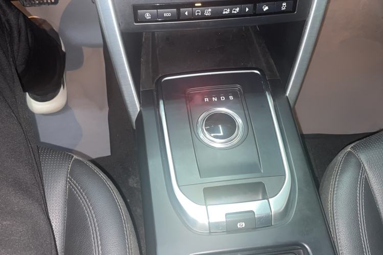 Used Land Rover Discovery Sport 2018 240 PS SE Version Gear Lever
