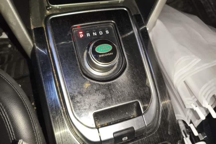Used Land Rover Discovery Sport 2018 240 PS SE Version Gear Lever