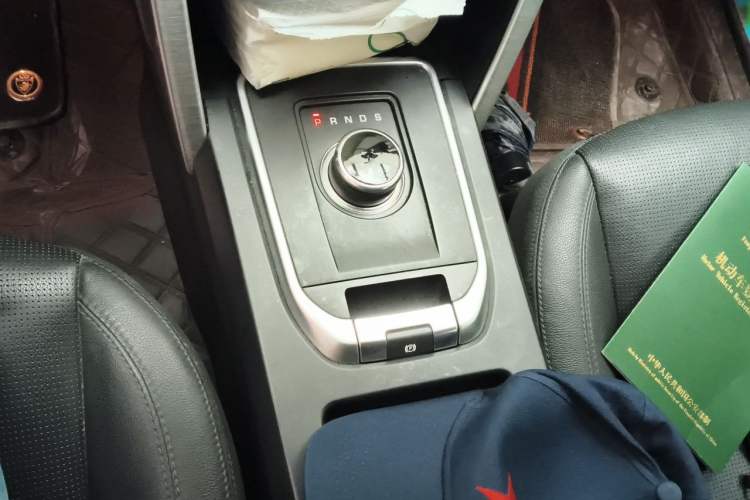 Used Land Rover Discovery Sport 2018 240 PS HSE LUXURY Edition Gear Lever