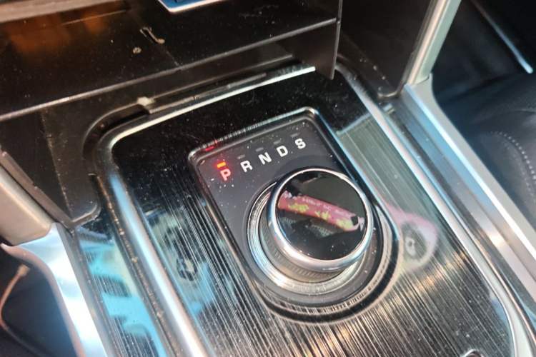 Used Land Rover Discovery Sport 2018 240 PS HSE Version Gear Lever