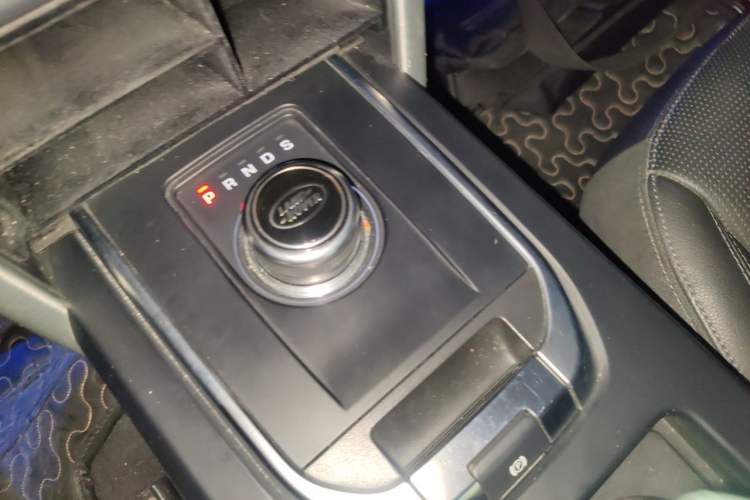 Used Land Rover Discovery Sport 2018 240 PS SE Version Gear Lever