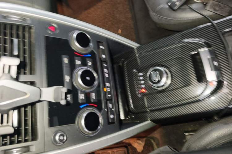 Used Land Rover Discovery Sport 2018 240 PS SE Version Gear Lever