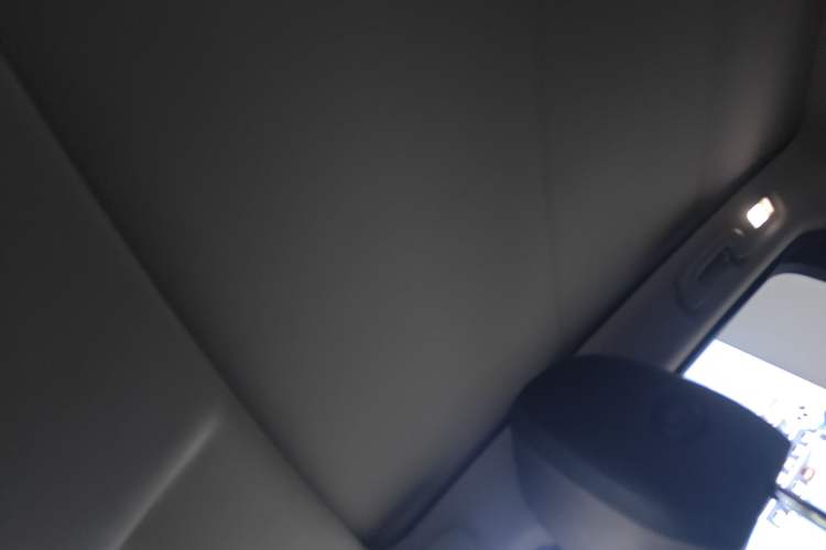 Used Land Rover Discovery Sport 2018 240 PS SE Version Headliner