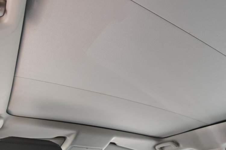 Used Land Rover Discovery Sport 2018 240 PS SE Version Headliner