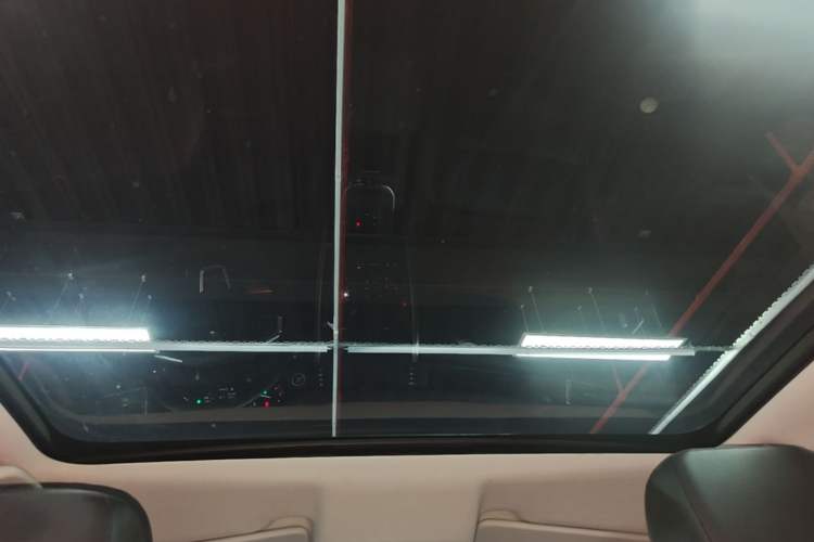 Used Land Rover Discovery Sport 2018 240 PS SE Version Headliner