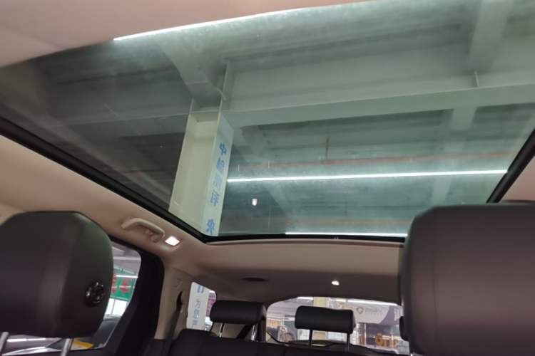 Used Land Rover Discovery Sport 2018 240 PS HSE Version Headliner