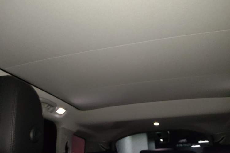 Used Land Rover Discovery Sport 2018 240 PS HSE Version Headliner