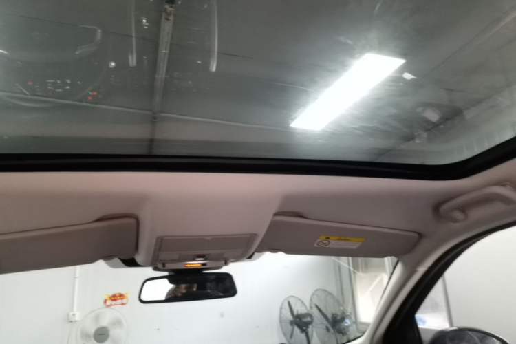 Used Land Rover Discovery Sport 2018 240 PS SE Version Headliner