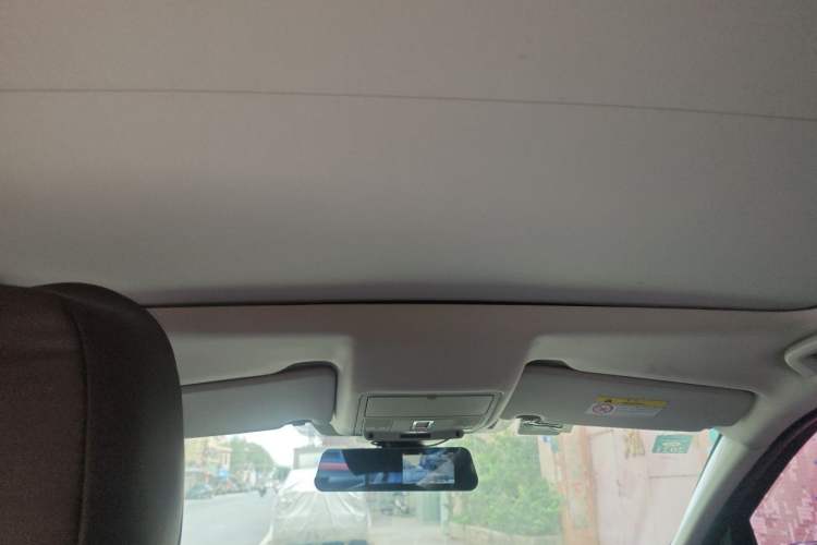 Used Land Rover Discovery Sport 2018 240 PS SE Version Headliner