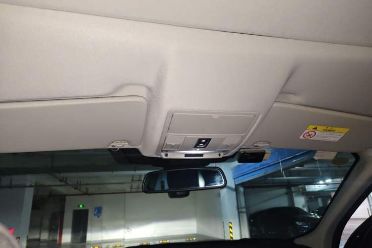 Used Land Rover Discovery Sport 2018 240 PS SE Version Headliner