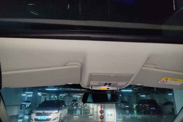 Used Land Rover Discovery Sport 2018 240 PS SE Version Headliner