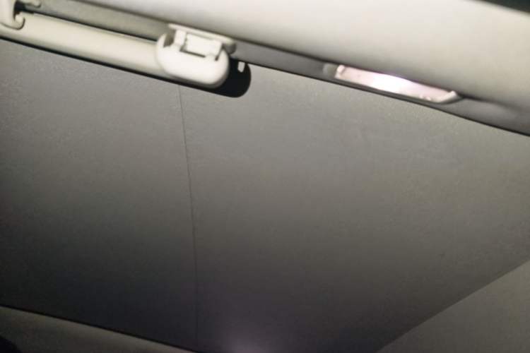 Used Land Rover Discovery Sport 2018 240 PS SE Version Headliner