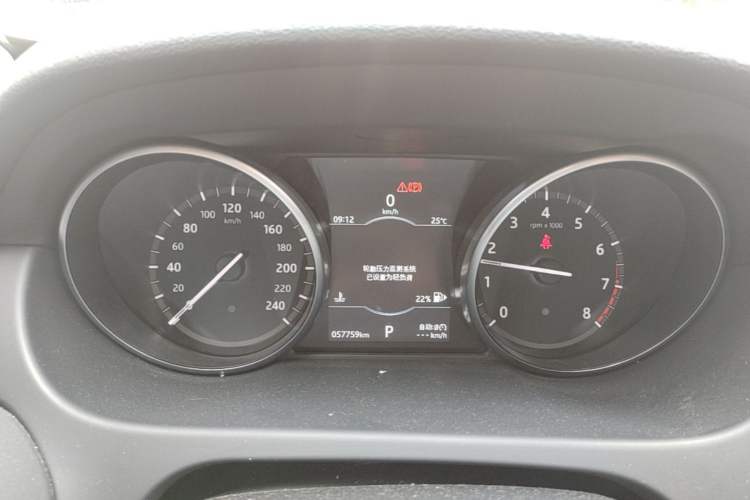 Used Land Rover Discovery Sport 2018 240 PS PURE Edition Instrument Cluster
