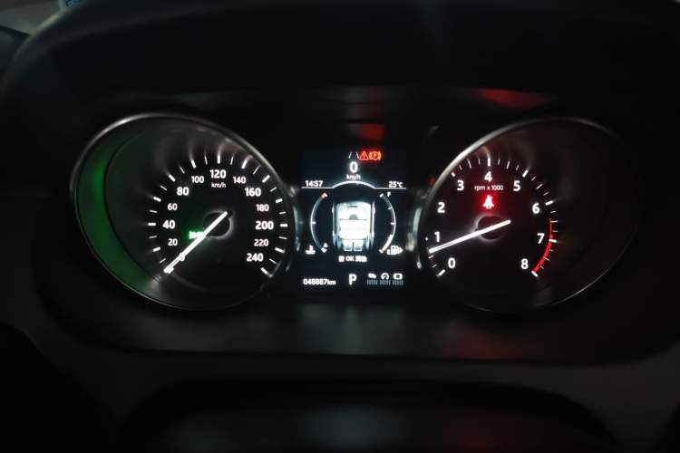 Used Land Rover Discovery Sport 2018 240 PS HSE Version Instrument Cluster