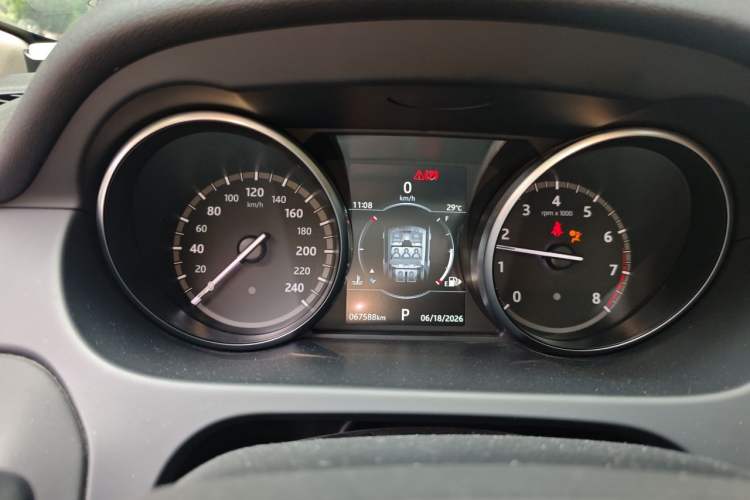 Used Land Rover Discovery Sport 2018 240 PS HSE LUXURY Edition Instrument Cluster