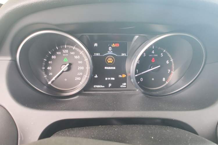 Used Land Rover Discovery Sport 2018 240 PS SE Version Instrument Cluster