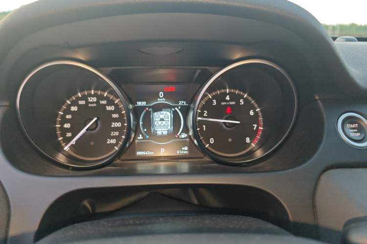 Used Land Rover Discovery Sport 2018 240 PS SE Version Instrument Cluster