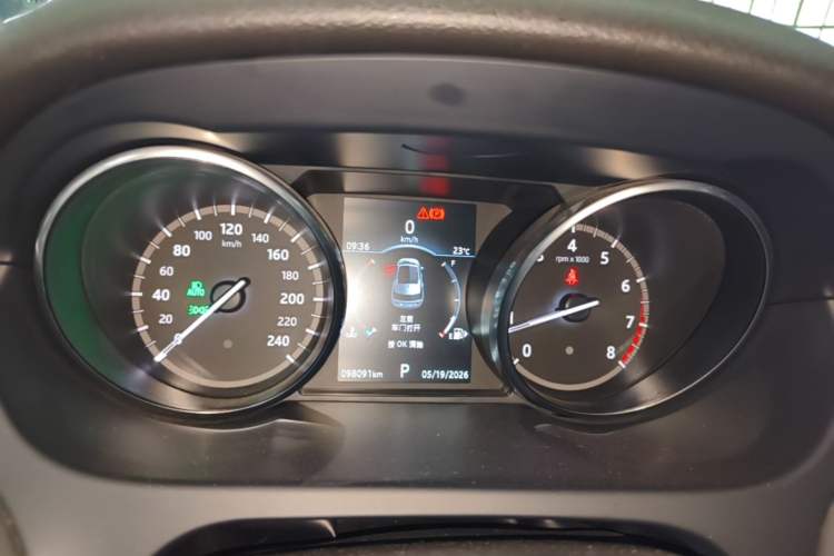 Used Land Rover Discovery Sport 2018 240 PS HSE Version Instrument Cluster