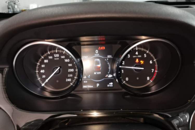 Used Land Rover Discovery Sport 2018 240 PS SE Version Instrument Cluster