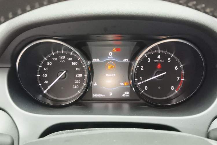 Used Land Rover Discovery Sport 2018 240 PS HSE LUXURY Edition Instrument Cluster