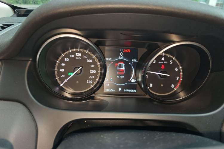 Used Land Rover Discovery Sport 2018 240 PS HSE Version Instrument Cluster