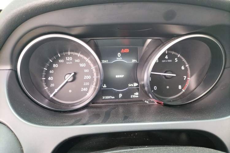 Used Land Rover Discovery Sport 2018 240 PS SE Version Instrument Cluster