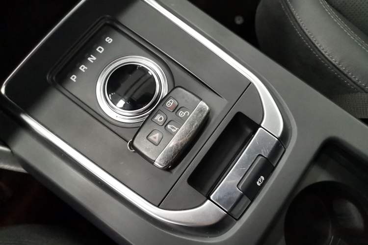 Used Land Rover Discovery Sport 2018 240 PS SE Version Interior 1
