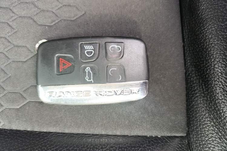 Used Land Rover Discovery Sport 2018 240 PS PURE Edition Interior 1