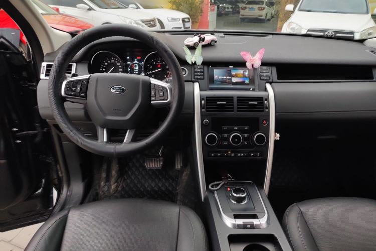 Used Land Rover Discovery Sport 2018 240 PS SE Version Interior 1