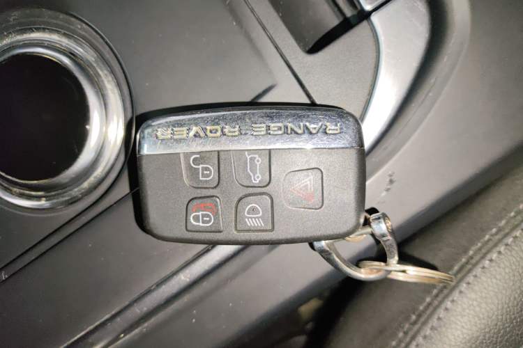 Used Land Rover Discovery Sport 2018 240 PS SE Version Interior 1