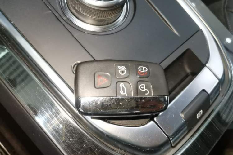 Used Land Rover Discovery Sport 2018 240 PS SE Version Interior 1