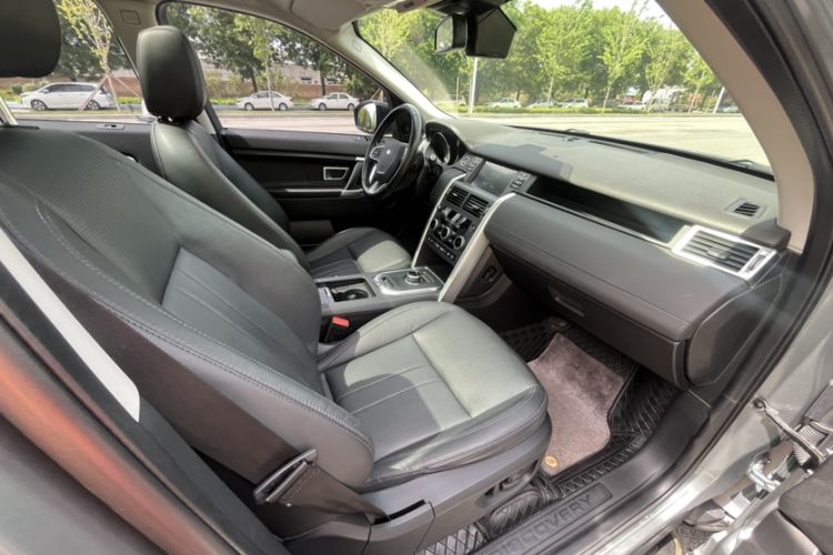 Used Land Rover Discovery Sport 2018 240 PS SE Version Interior 11