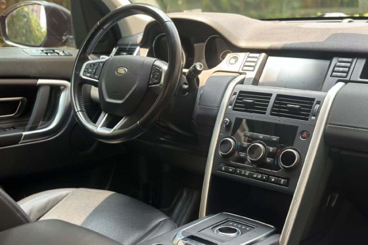 Used Land Rover Discovery Sport 2018 240 PS SE Version Interior 2