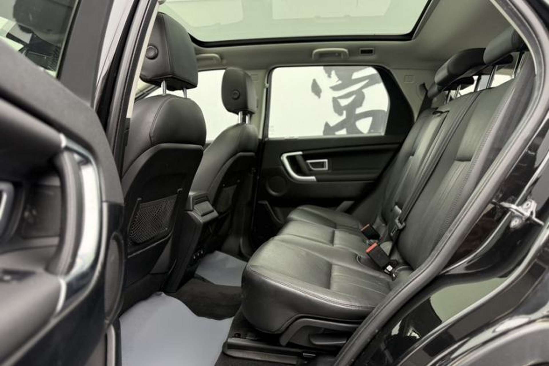 Used Land Rover Discovery Sport 2018 240 PS HSE Version Interior 2