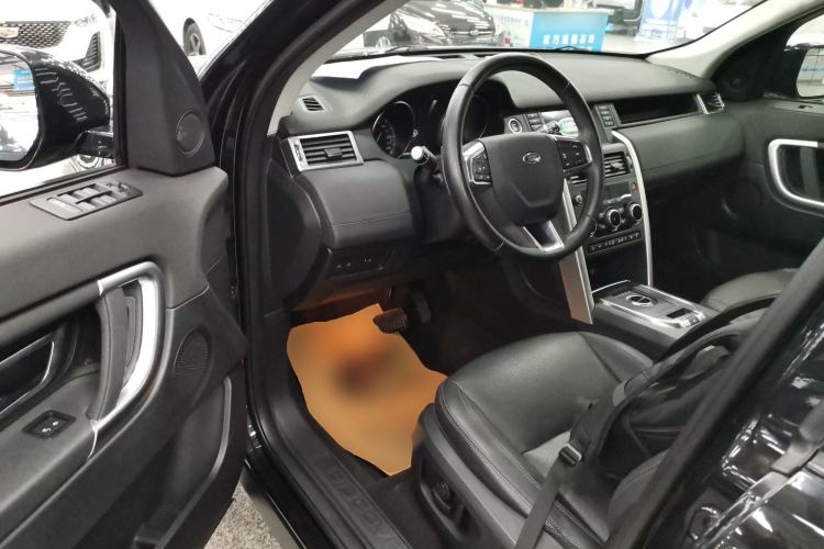 Used Land Rover Discovery Sport 2018 240 PS SE Version Interior 3