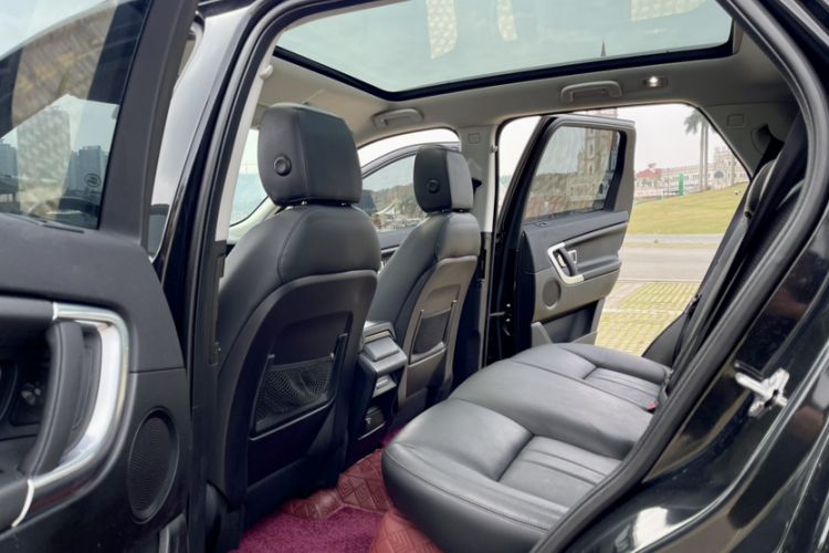Used Land Rover Discovery Sport 2018 240 PS SE Version Interior 3