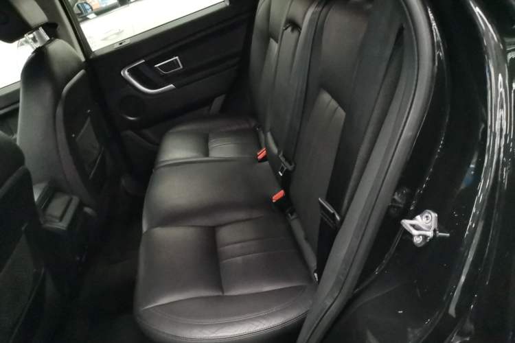 Used Land Rover Discovery Sport 2018 240 PS SE Version Interior 4
