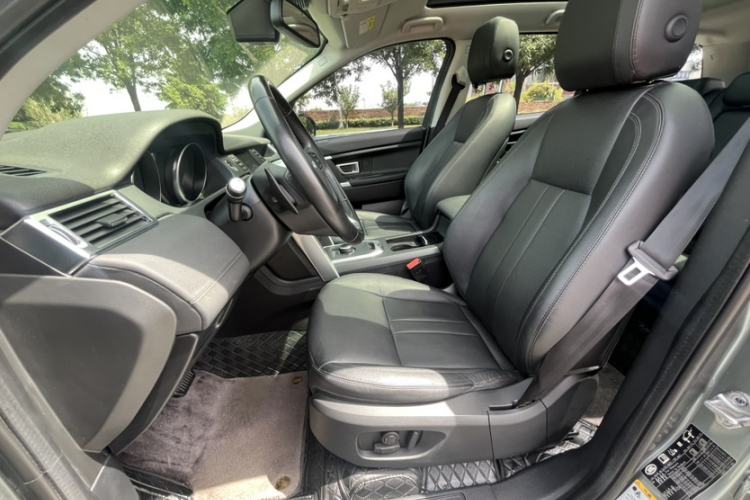 Used Land Rover Discovery Sport 2018 240 PS SE Version Interior 4