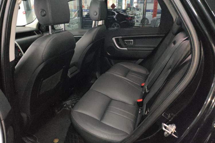 Used Land Rover Discovery Sport 2018 240 PS SE Version Interior 4
