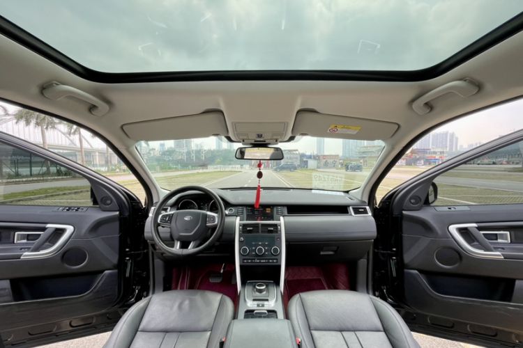 Used Land Rover Discovery Sport 2018 240 PS SE Version Interior 4