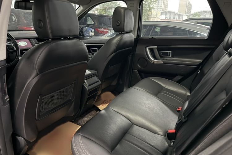 Used Land Rover Discovery Sport 2018 240 PS SE Version Interior 5