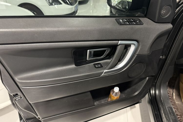 Used Land Rover Discovery Sport 2018 240 PS SE Version Interior 6
