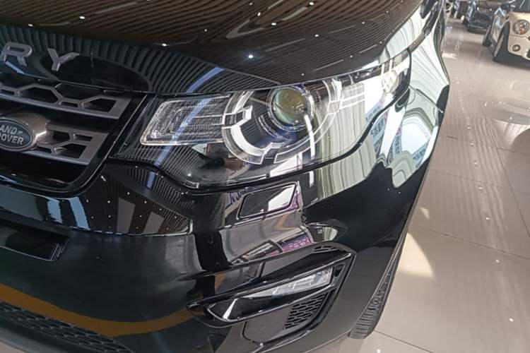 Used Land Rover Discovery Sport 2018 240 PS SE Version Left Front Headlight