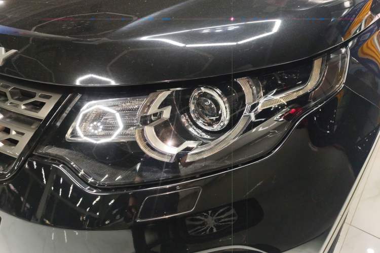 Used Land Rover Discovery Sport 2018 240 PS SE Version Left Front Headlight