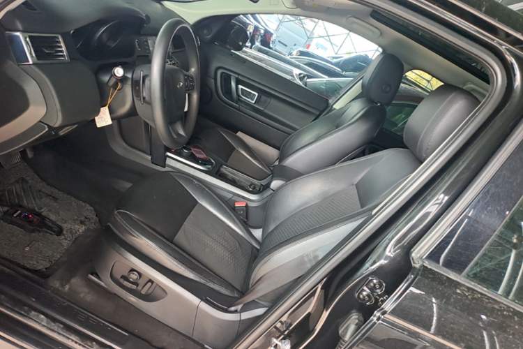 Used Land Rover Discovery Sport 2018 240 PS PURE Edition Left Front Seat