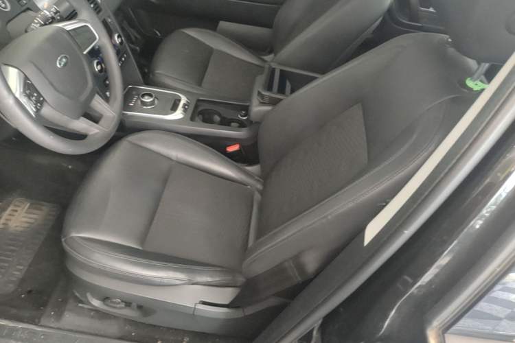 Used Land Rover Discovery Sport 2018 240 PS PURE Edition Left Front Seat